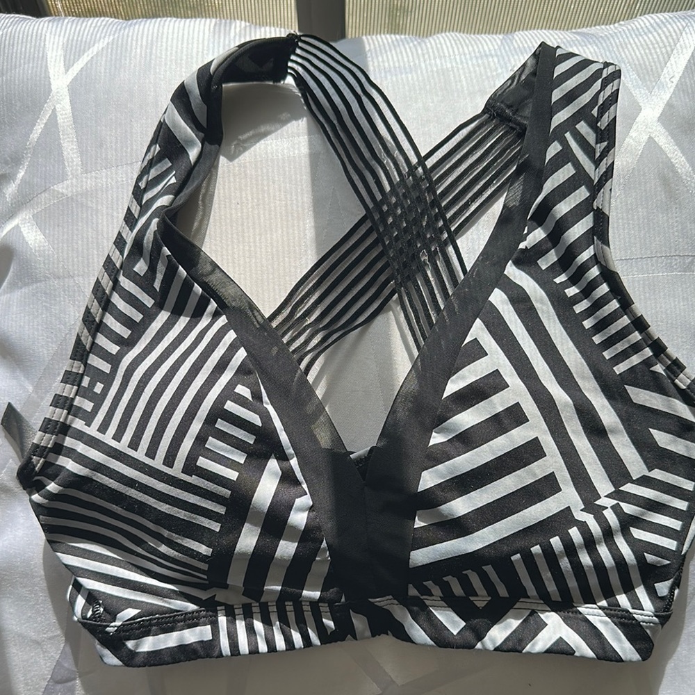 Victoria's Secret Sport Black and‎ White Geometric Bra